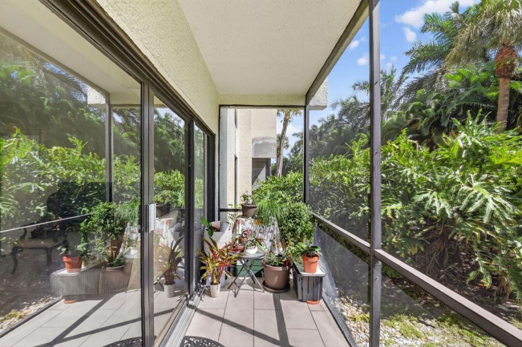 3050 Presidential Way, Unit 106, West Palm Beach, FL 33401 Photo