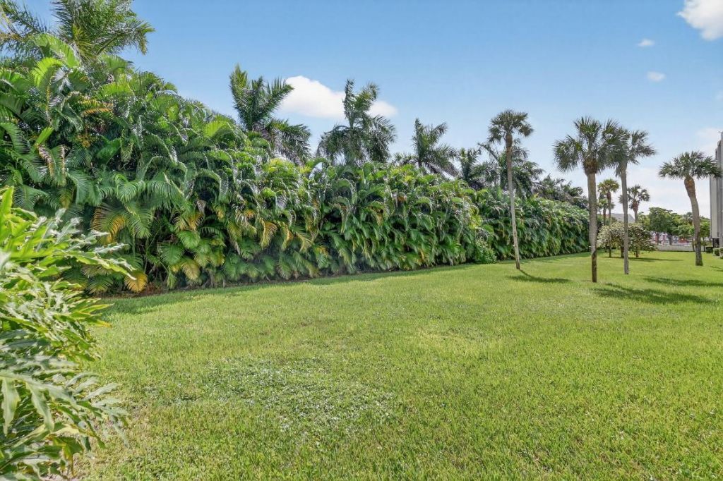 3050 Presidential Way, Unit 106, West Palm Beach, FL 33401 Photo