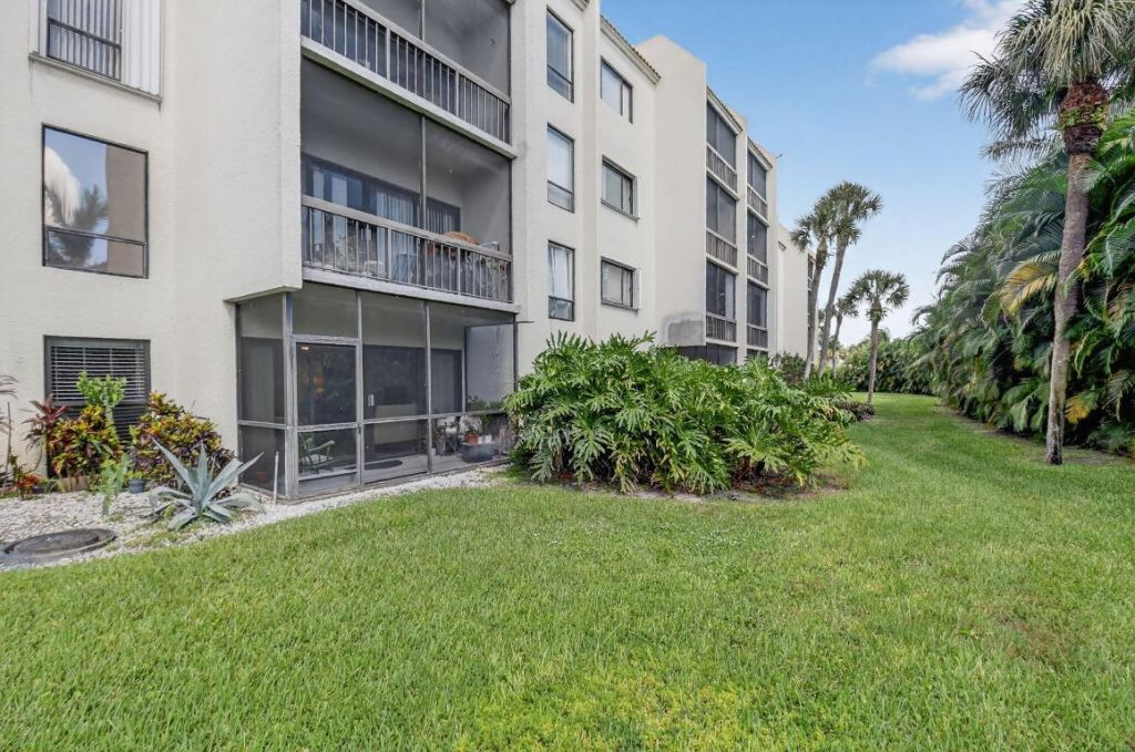 3050 Presidential Way, Unit 106, West Palm Beach, FL 33401 Photo