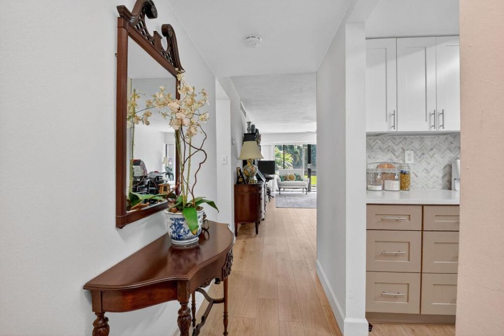 3050 Presidential Way, Unit 106, West Palm Beach, FL 33401 Photo