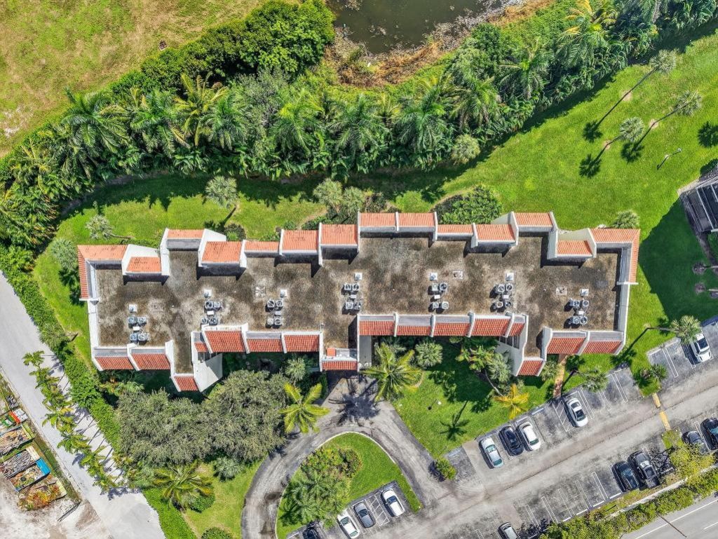 3050 Presidential Way, Unit 106, West Palm Beach, FL 33401 Photo