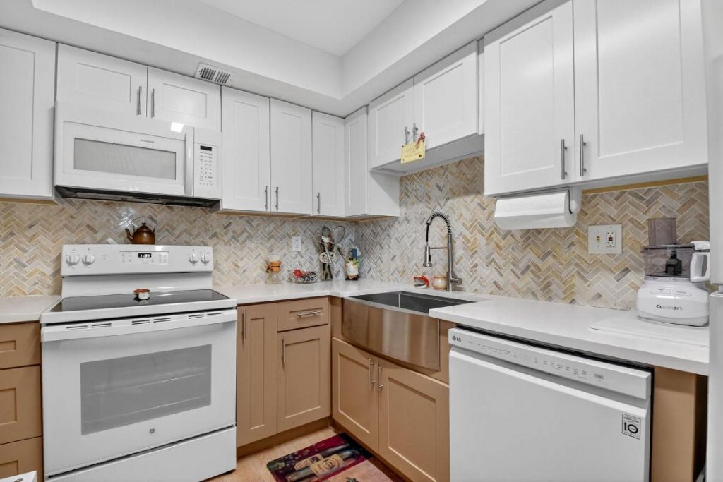 3050 Presidential Way, Unit 106, West Palm Beach, FL 33401 Photo