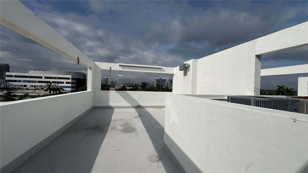 1700 Meridian Ave, Unit 506, Miami Beach, FL 33139 Photo