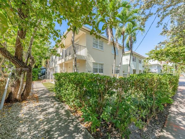 1610 Bay Rd , Miami Beach, FL 33139