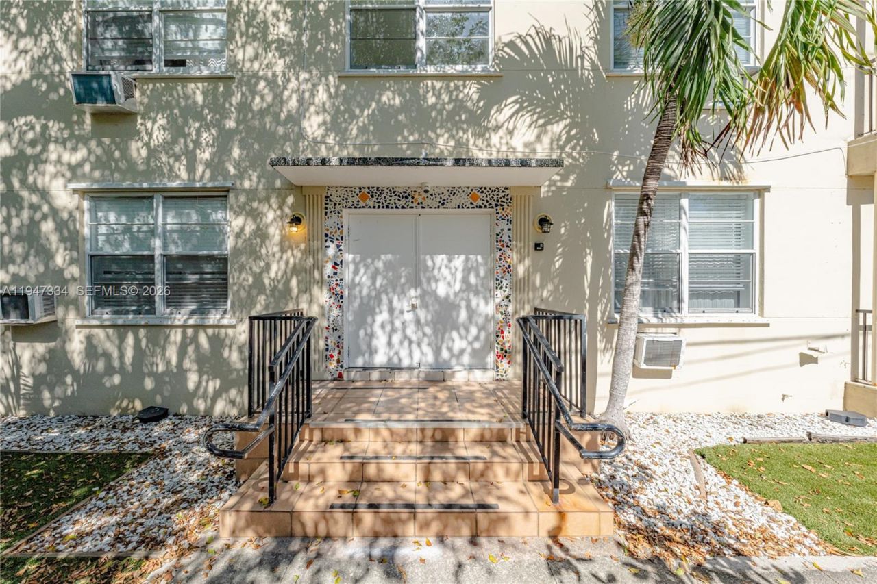 1610 Bay Rd , Miami Beach, FL 33139 Photo