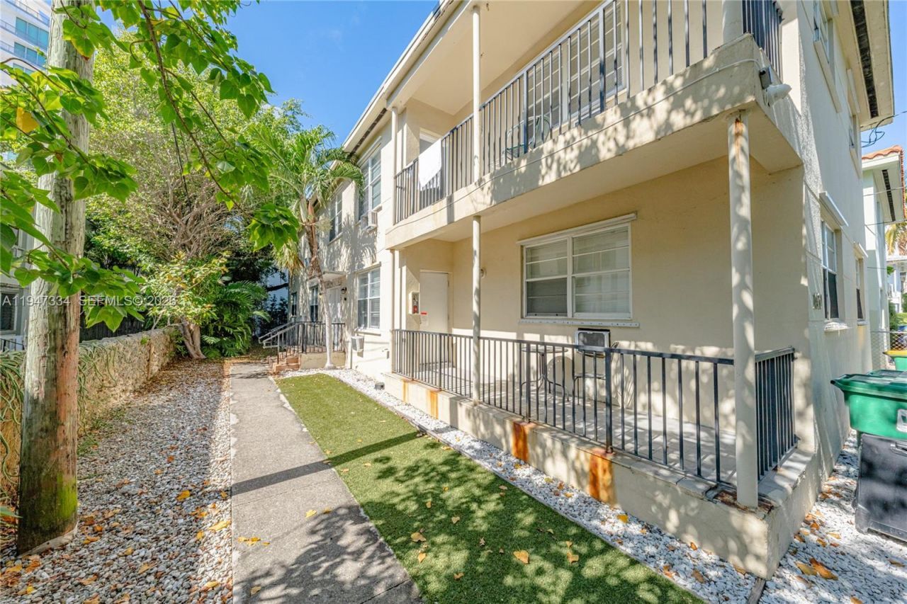 1610 Bay Rd , Miami Beach, FL 33139 Photo