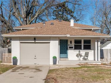 319 Orchard Drive, Oakwood, OH 45419