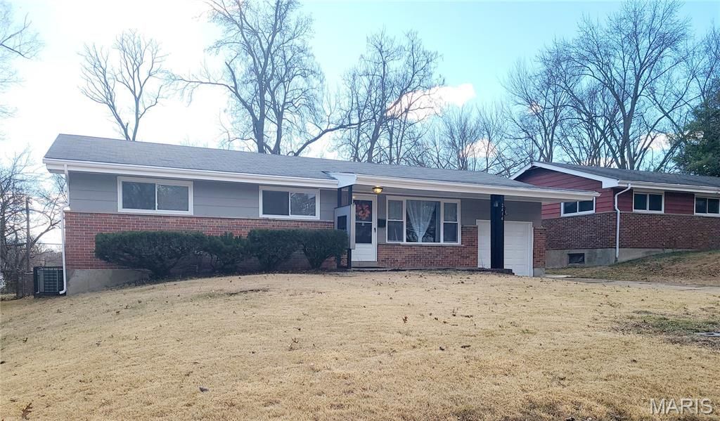 2414 Castle Drive, Moline Acres, MO 63136 Main Photo