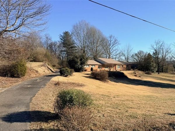 226 WHITE PLAINS Road, Roaring River, NC 28669