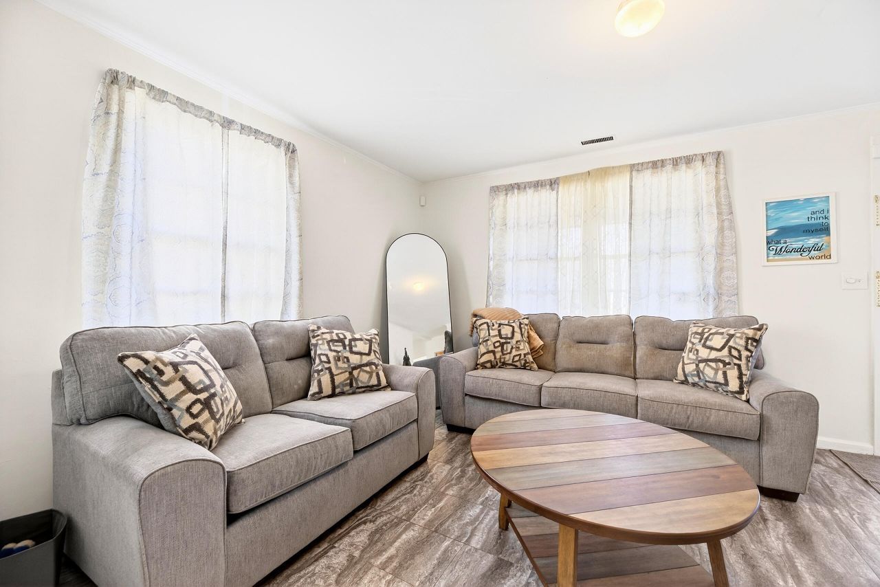 1135 Ellis Avenue Photo 4