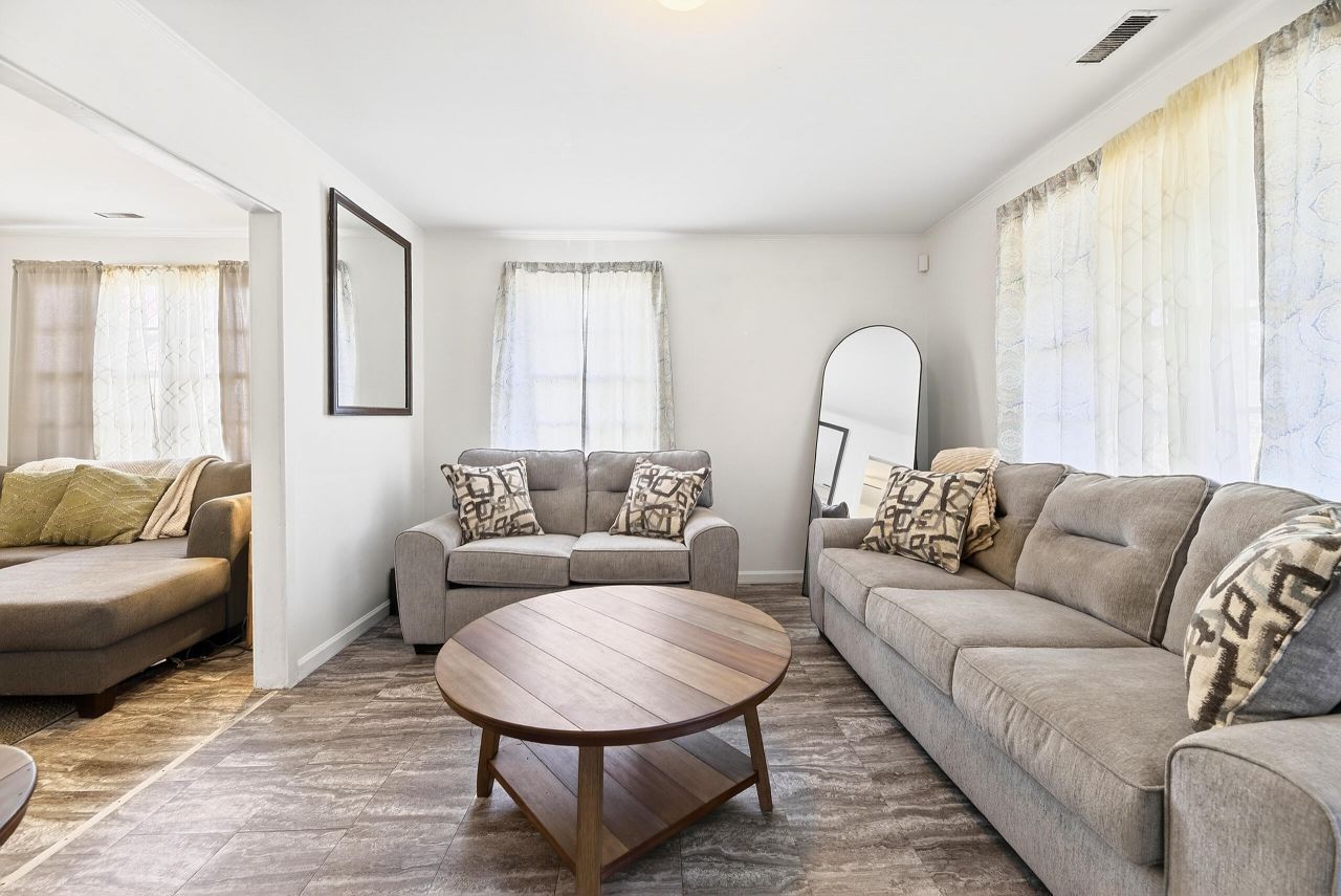 1135 Ellis Avenue Photo 5