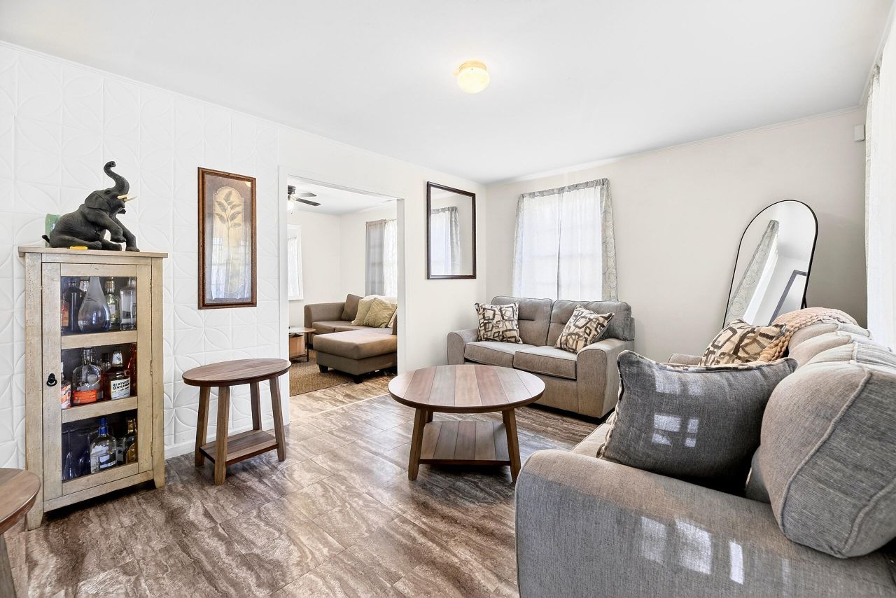 1135 Ellis Avenue Photo 8