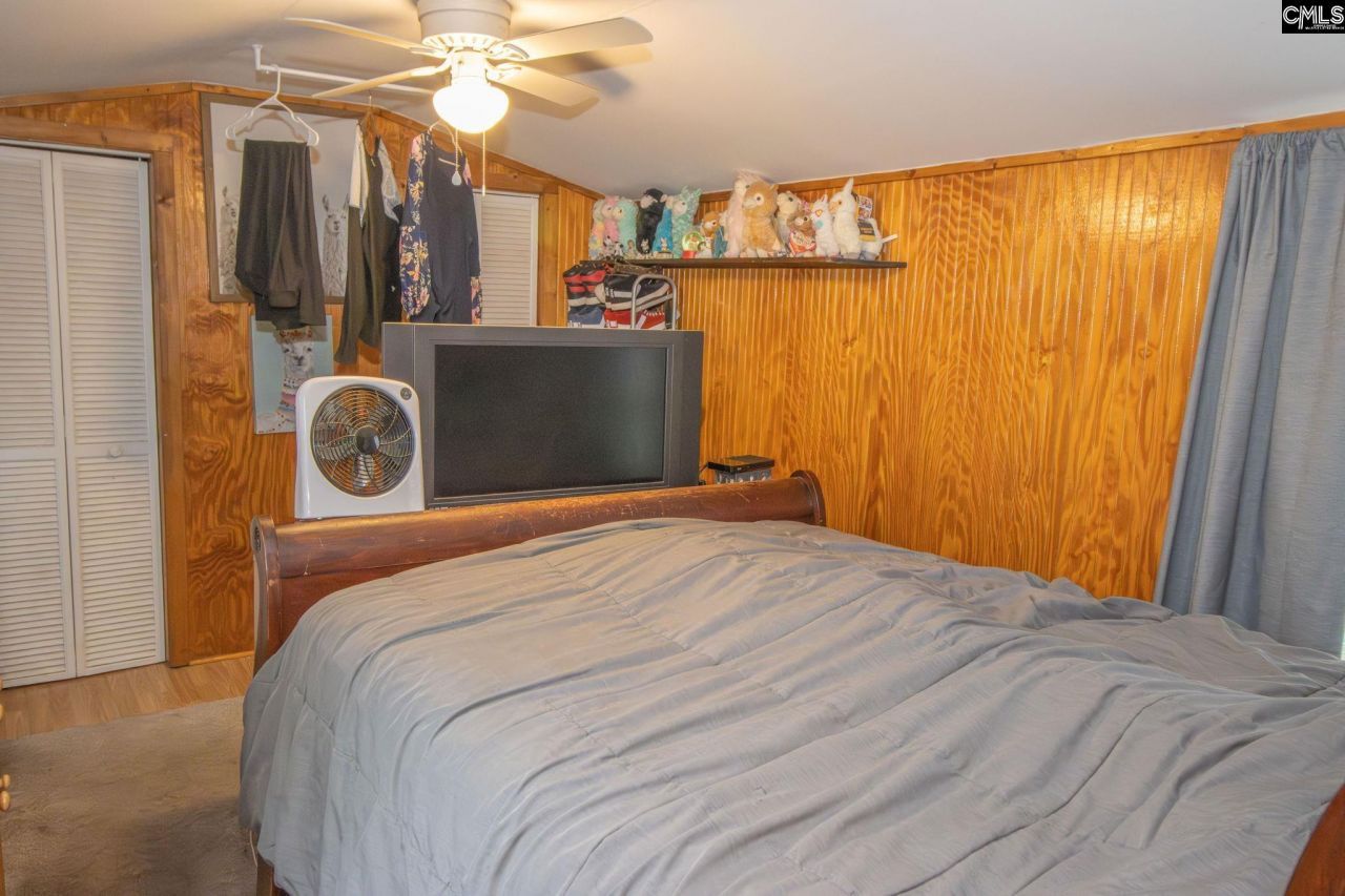 111 Hoover Street S Photo 10