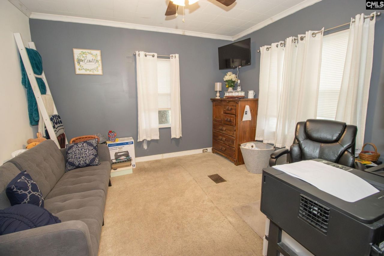 111 Hoover Street S Photo 12