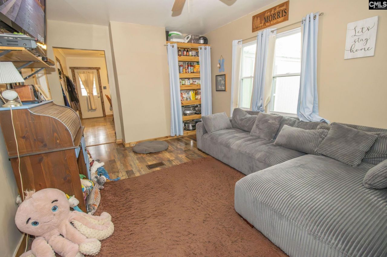 111 Hoover Street S Photo 15