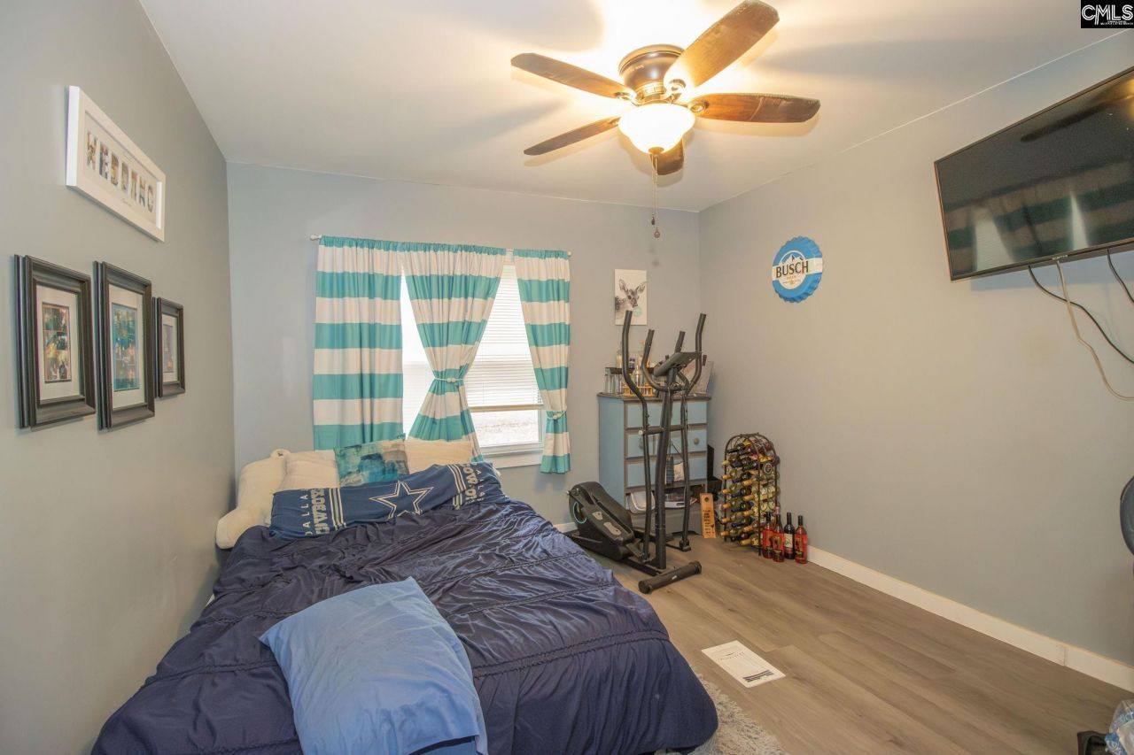 111 Hoover Street S Photo 16