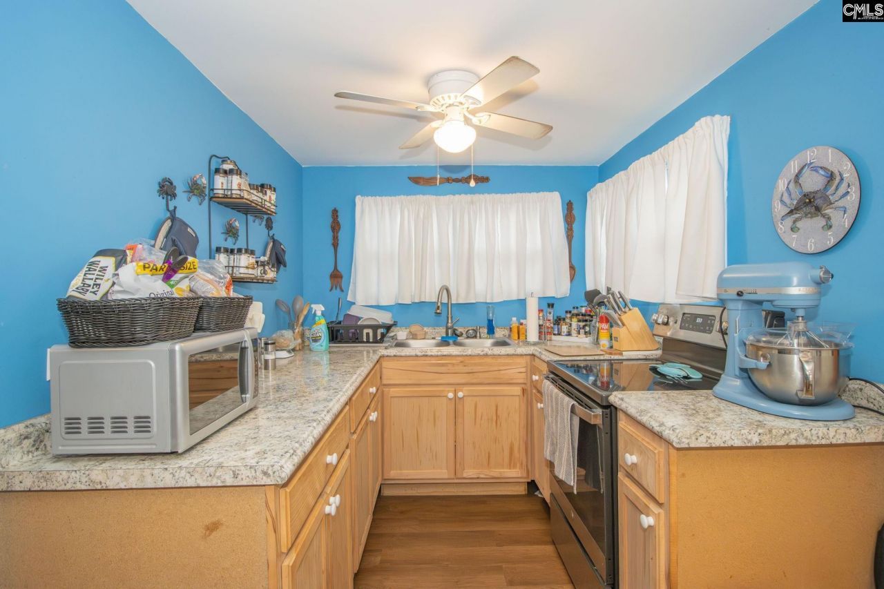 111 Hoover Street S Photo 17