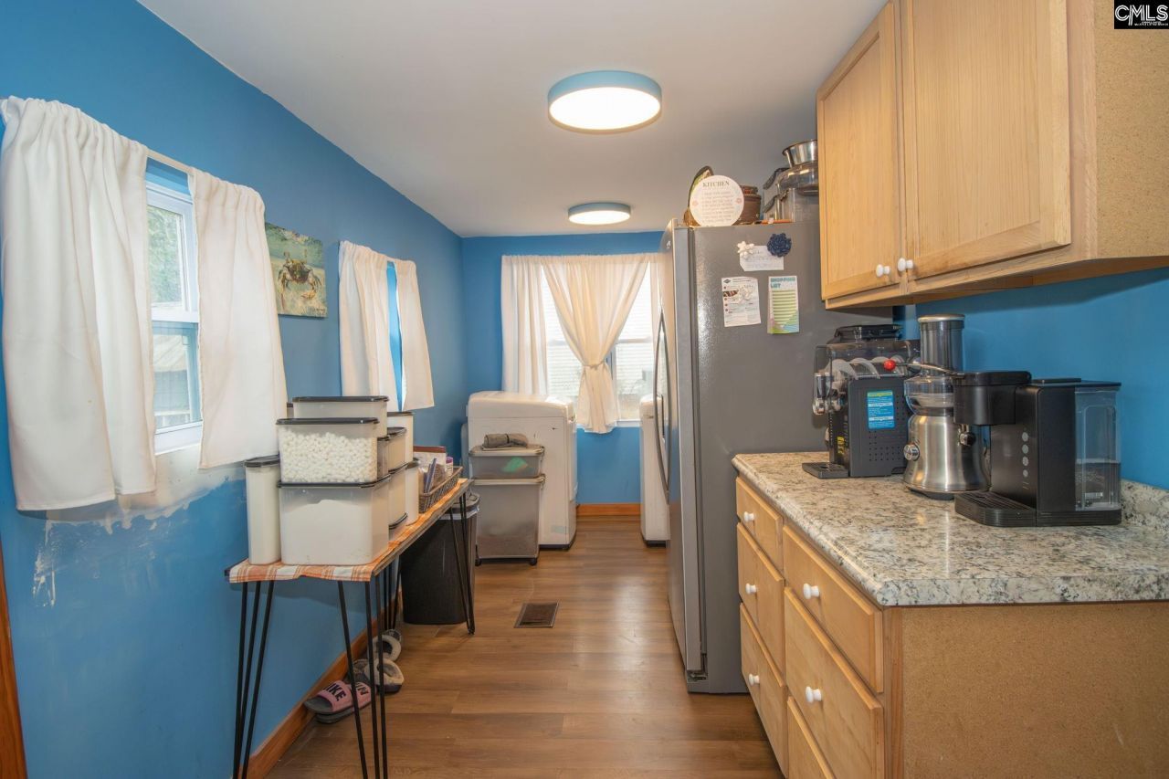 111 Hoover Street S Photo 18