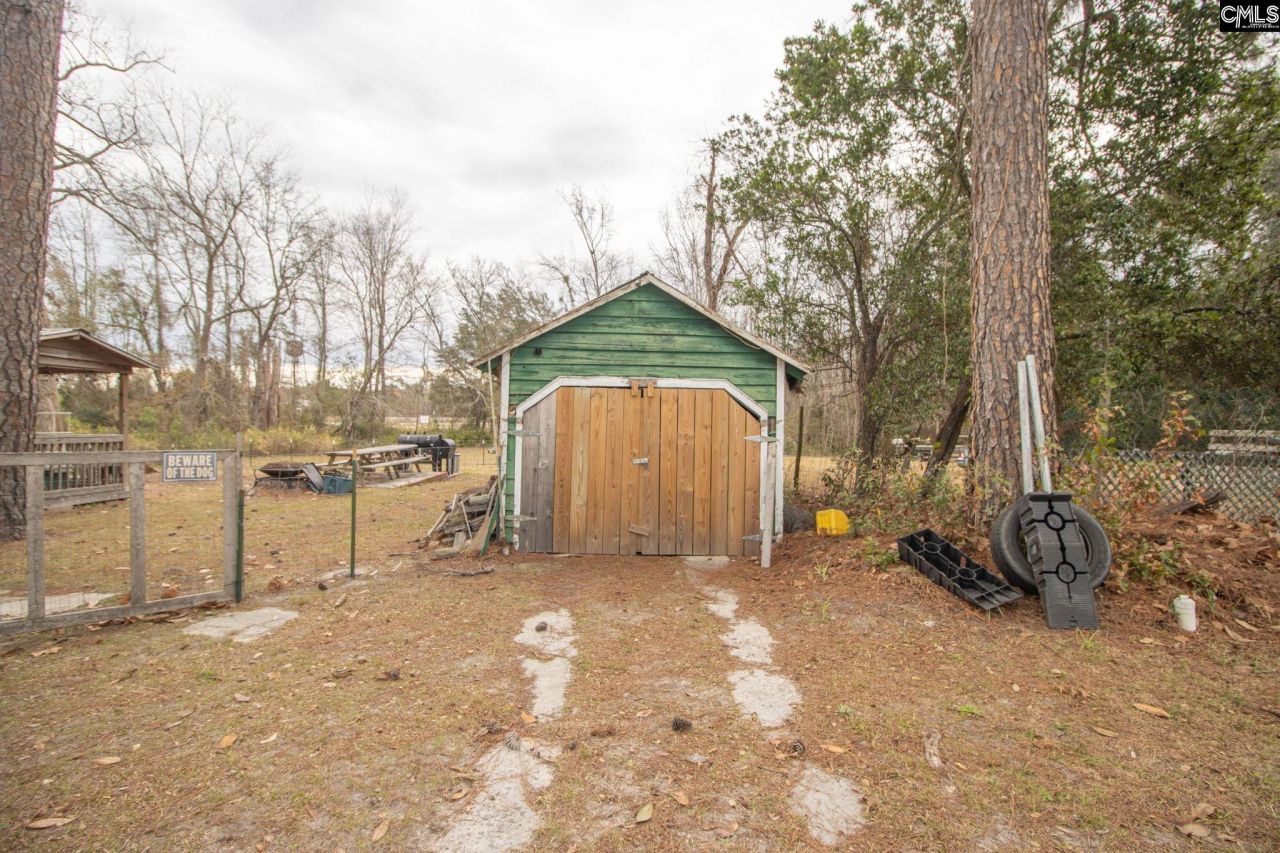 111 Hoover Street S Photo 5