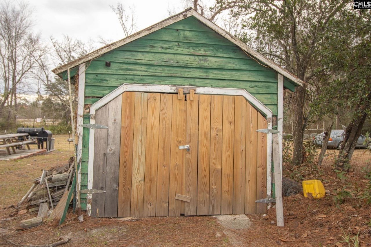 111 Hoover Street S Photo 6