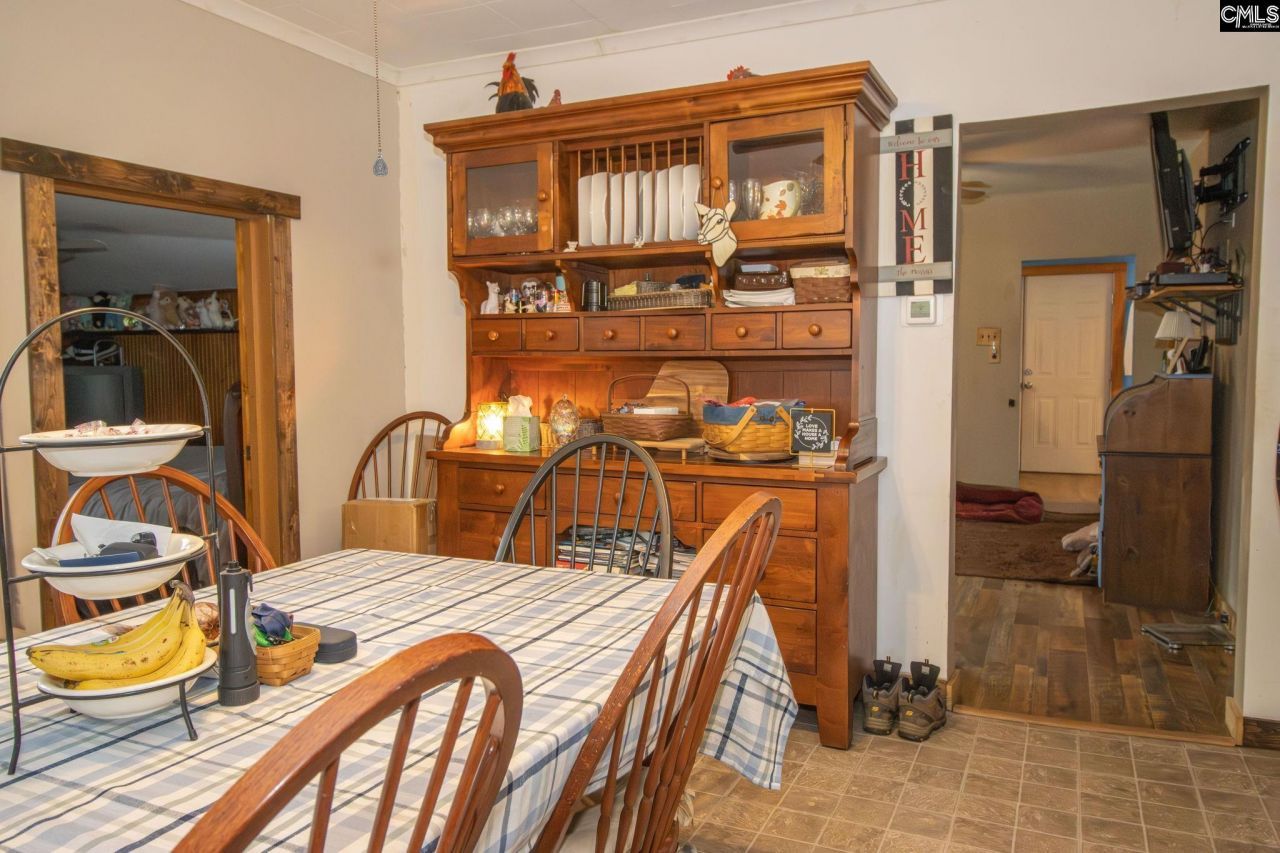 111 Hoover Street S Photo 8