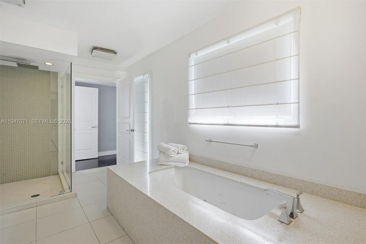 1250 Ocean Dr, Unit PH1, Miami Beach, FL 33139 Photo