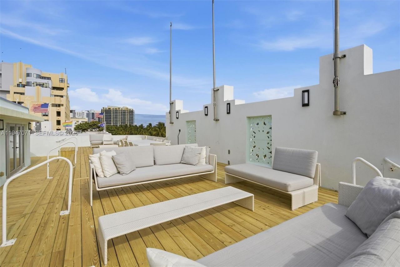 1250 Ocean Dr, Unit PH1, Miami Beach, FL 33139 Photo