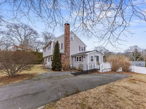 8 Driftwood Ln, Bourne, MA 02562