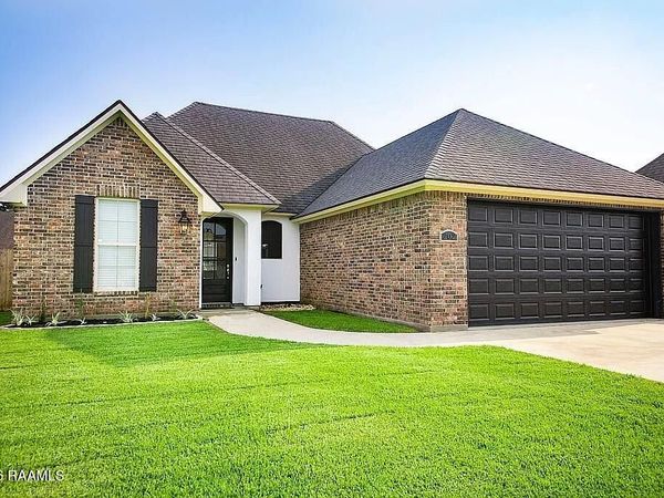 202 Clay Ridge Drive, Youngsville, LA 70592