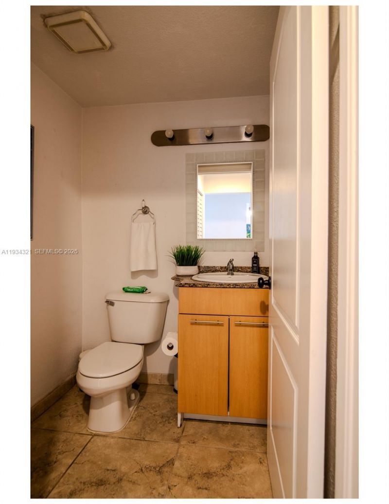 677 NE 24th St, Unit 604, Miami, FL 33137 Photo