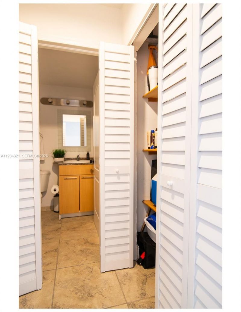 677 NE 24th St, Unit 604, Miami, FL 33137 Photo