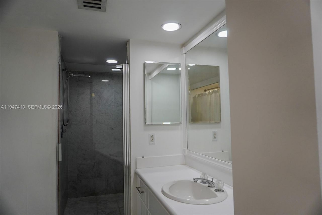 16485 Collins Ave, Unit 338, Sunny Isles Beach, FL 33160 Photo