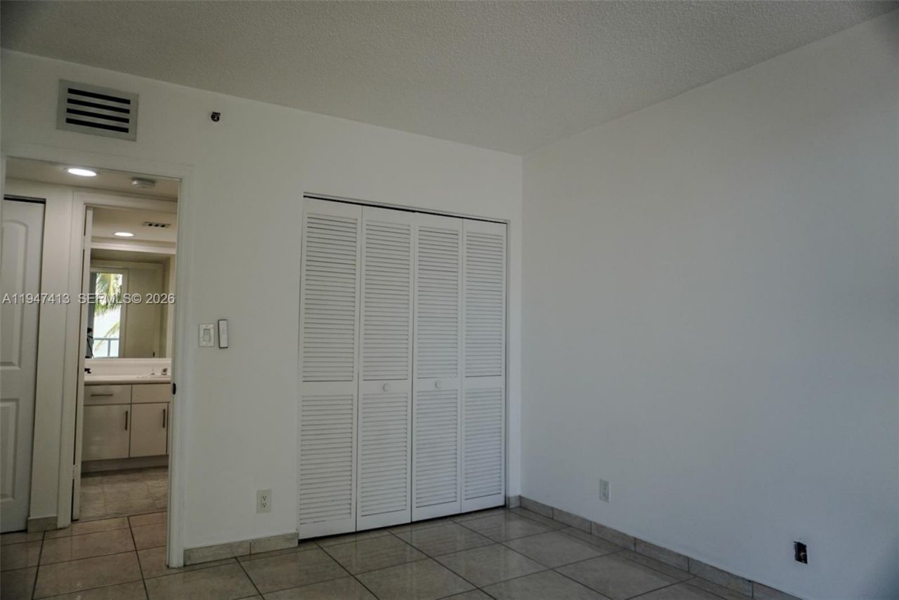 16485 Collins Ave, Unit 338, Sunny Isles Beach, FL 33160 Photo