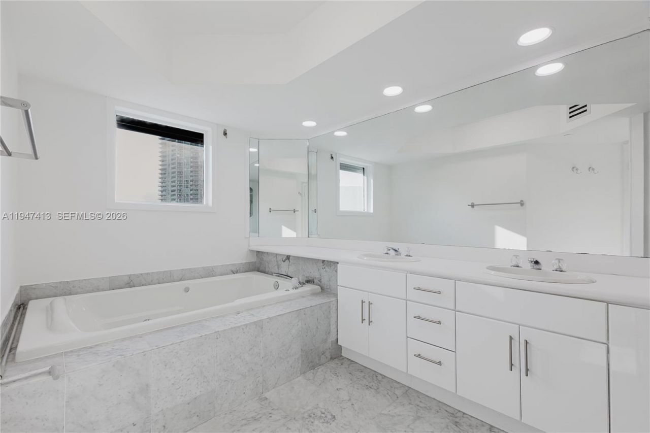 16485 Collins Ave, Unit 338, Sunny Isles Beach, FL 33160 Photo