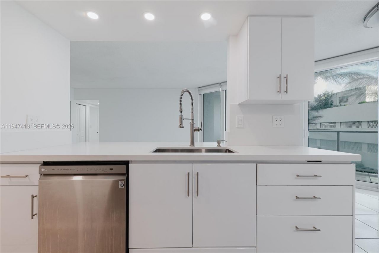 16485 Collins Ave, Unit 338, Sunny Isles Beach, FL 33160 Photo