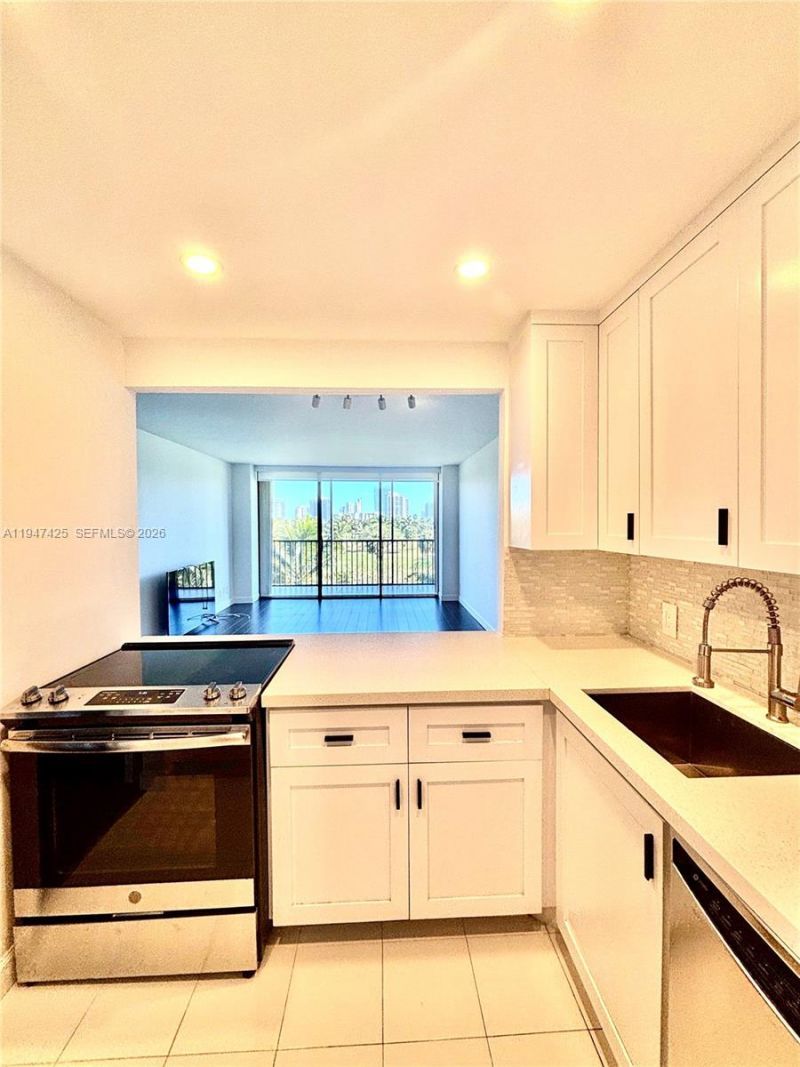 20335 W Country Club Dr, Unit 405, Aventura, FL 33180 Photo