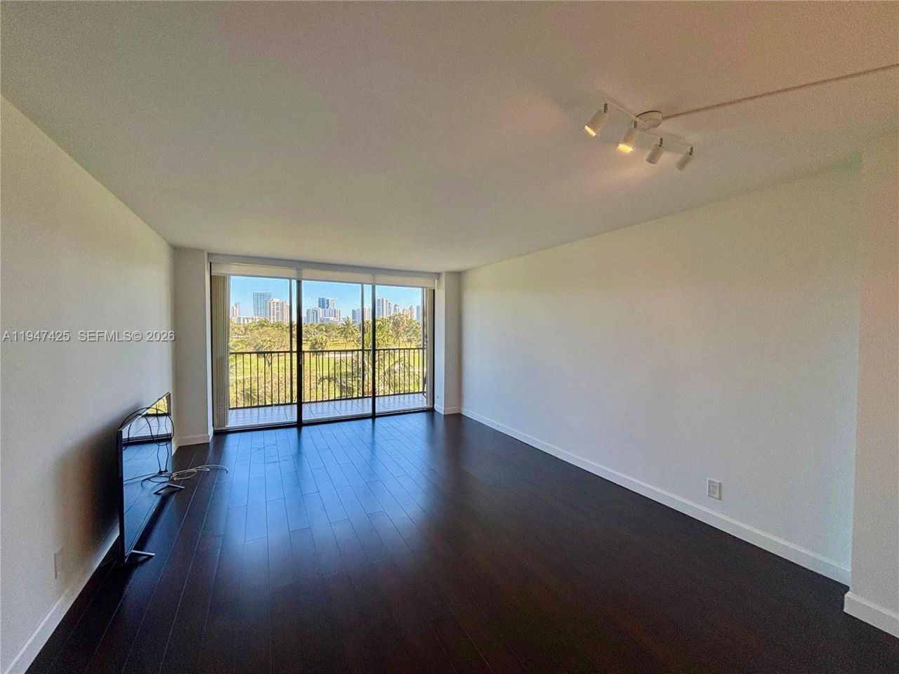 20335 W Country Club Dr, Unit 405, Aventura, FL 33180 Photo