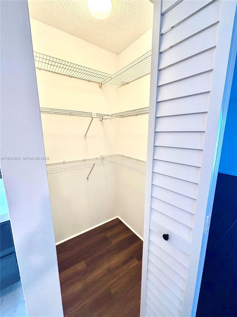 20335 W Country Club Dr, Unit 405, Aventura, FL 33180 Photo
