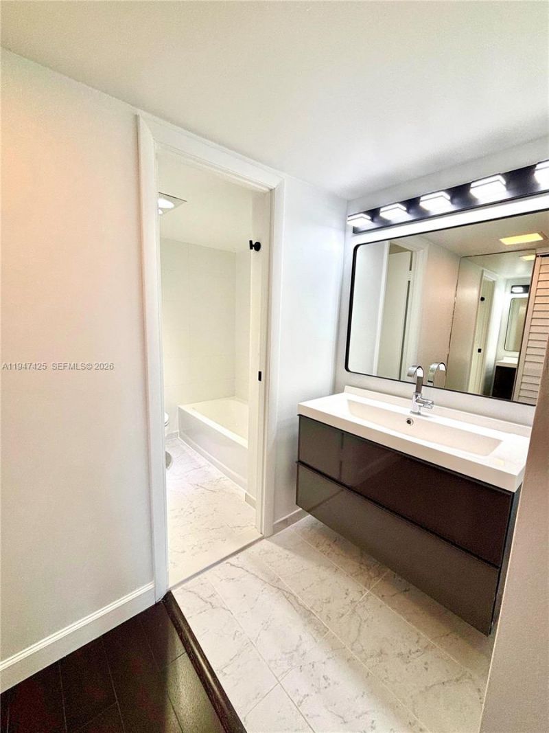 20335 W Country Club Dr, Unit 405, Aventura, FL 33180 Photo