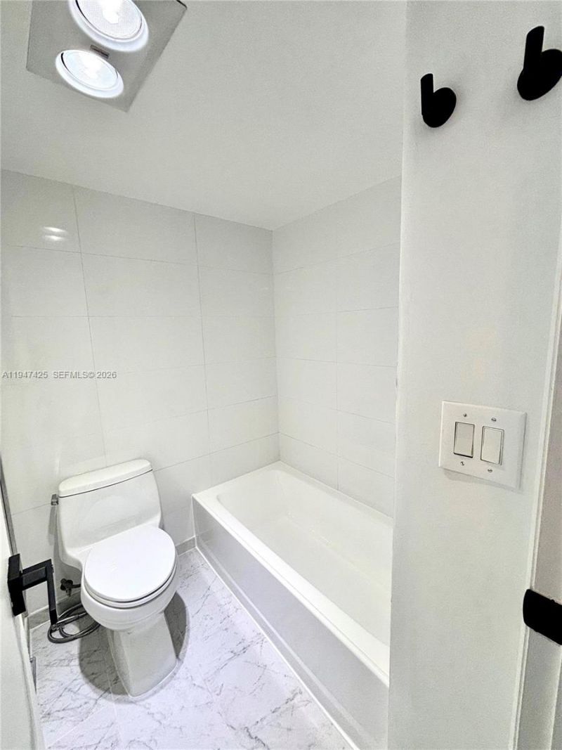 20335 W Country Club Dr, Unit 405, Aventura, FL 33180 Photo