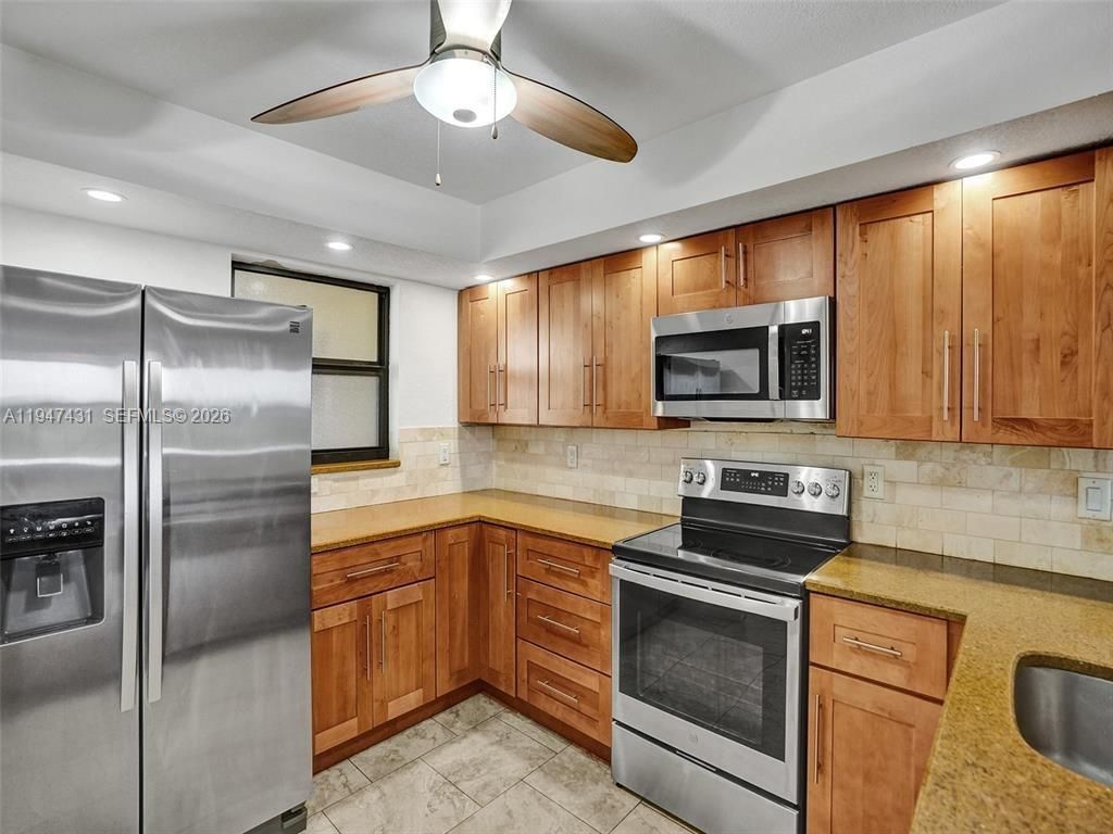 2304 S Cypress Bend Dr, Unit 712, Pompano Beach, FL 33069 Photo