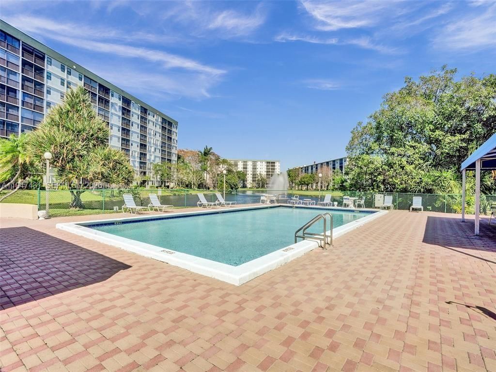 2304 S Cypress Bend Dr, Unit 712, Pompano Beach, FL 33069 Photo