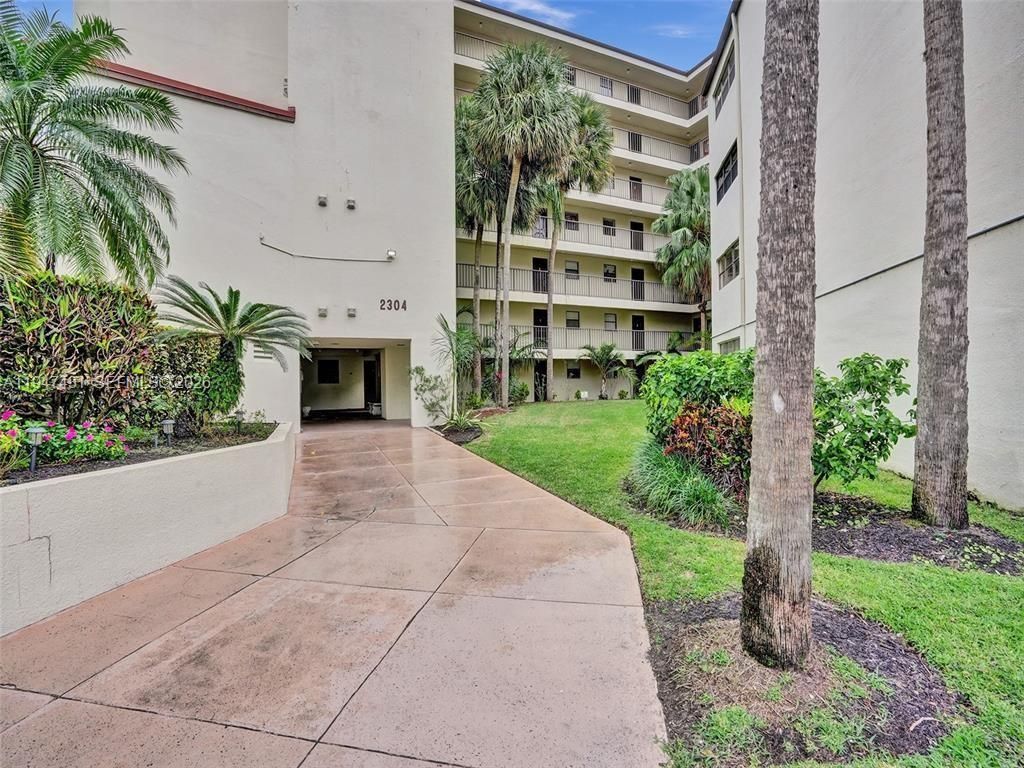 2304 S Cypress Bend Dr, Unit 712, Pompano Beach, FL 33069 Photo