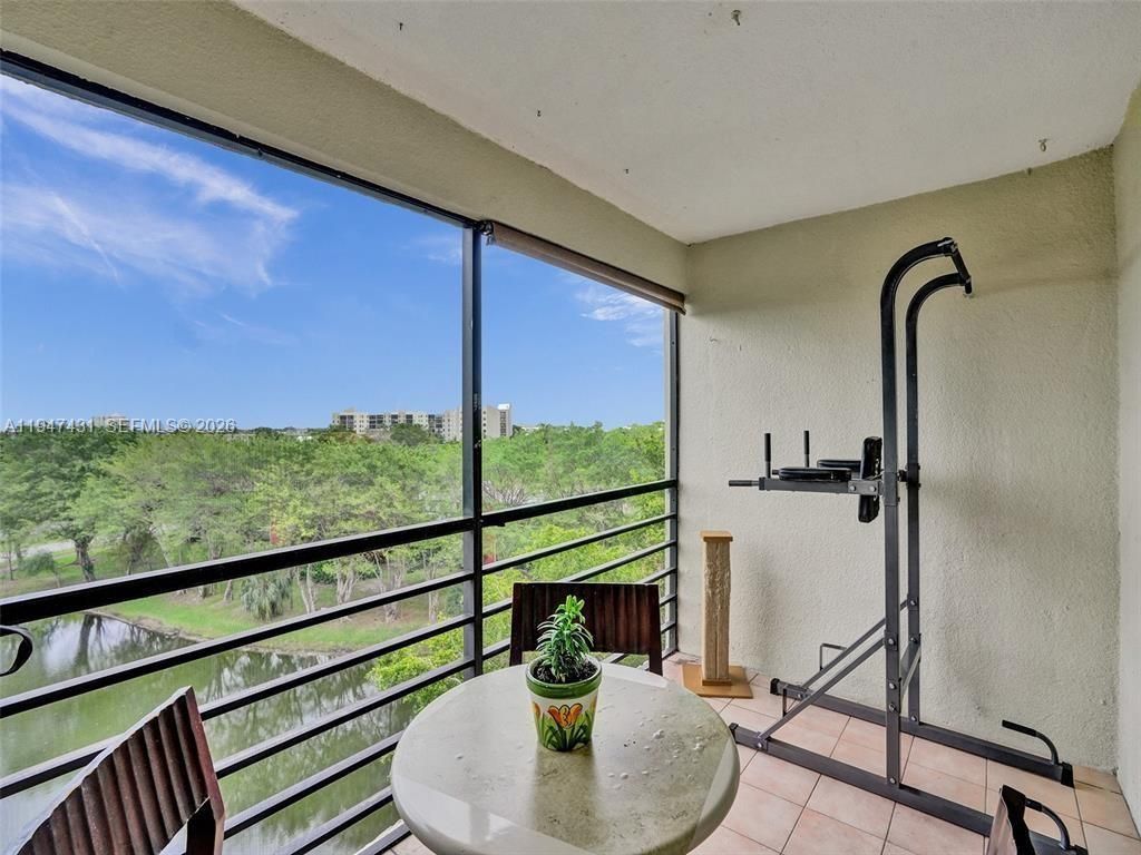 2304 S Cypress Bend Dr, Unit 712, Pompano Beach, FL 33069 Photo