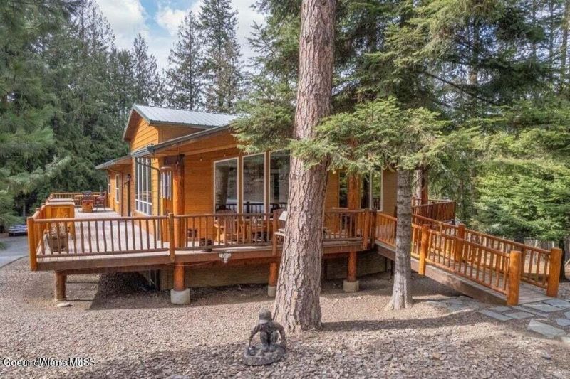 2017 Peninsula Rd, Hope, ID 83836 Main Photo