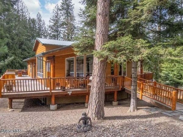 2017 Peninsula RD, Hope, ID 83836