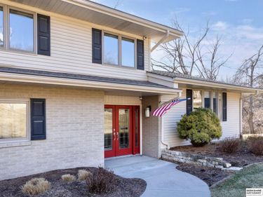 10913 Poppleton Avenue, Omaha, NE 68144