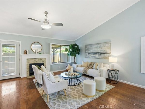 20066 Avenue Of The Oaks, Newhall, CA 91321