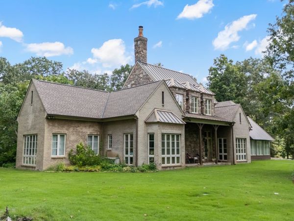 891 MUSGRAY RD, Holly Springs, MS 38635