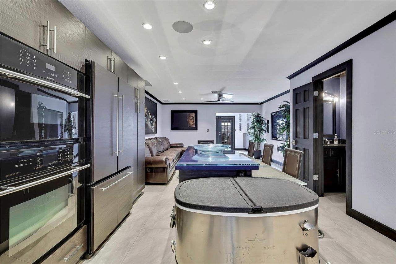 3414 Arbor Oaks Court, Tampa, FL 33614 Photo